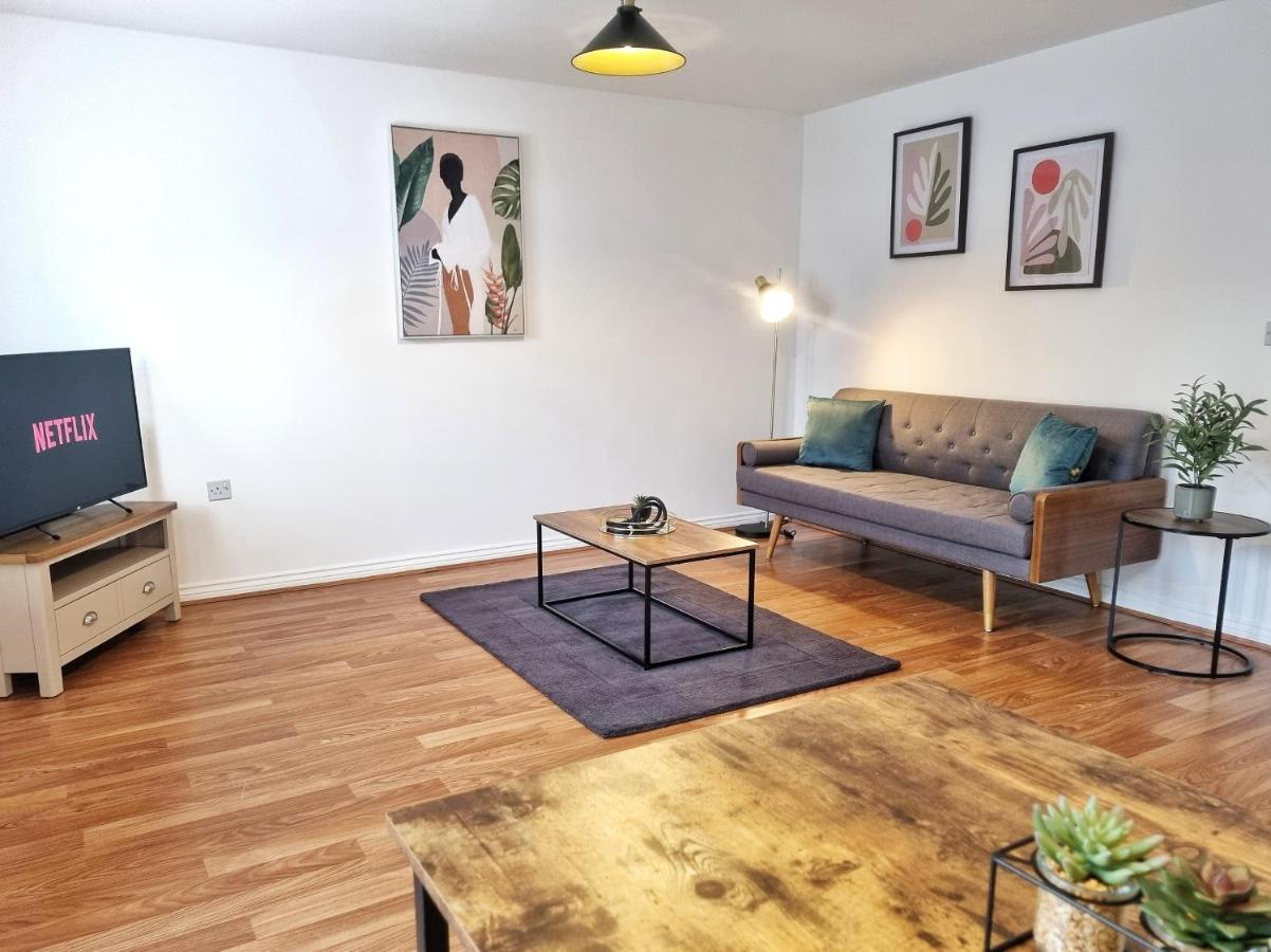 Modern & Spacious 3 Bedrooms And 2 Bathrooms Home, Free Parking! Cambridge  Eksteriør bilde