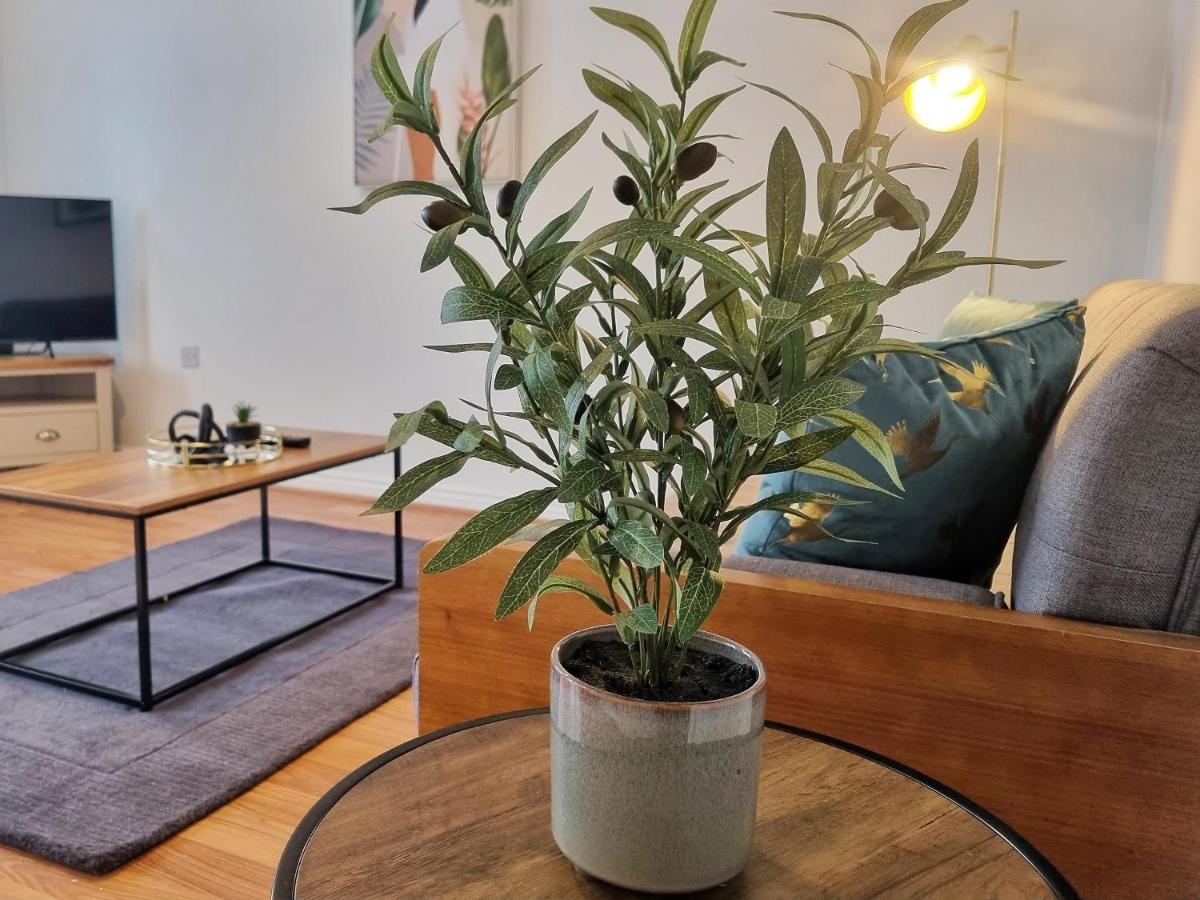 Modern & Spacious 3 Bedrooms And 2 Bathrooms Home, Free Parking! Cambridge  Eksteriør bilde